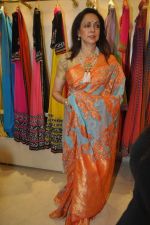 Hema Malini at Neeta Lulla_s store in Santacruz, Mumbai on 26th Sept 2013 (11).JPG
